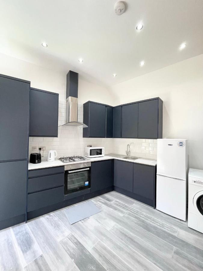 Lovely 4 Bed Perfect For Families! Appartement