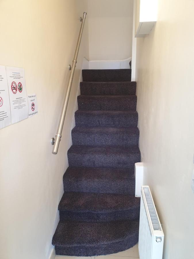 Apartamento Luxury Spacious 2 Bedroom 4 Mins From Ilford Stn. Free Parking Londres