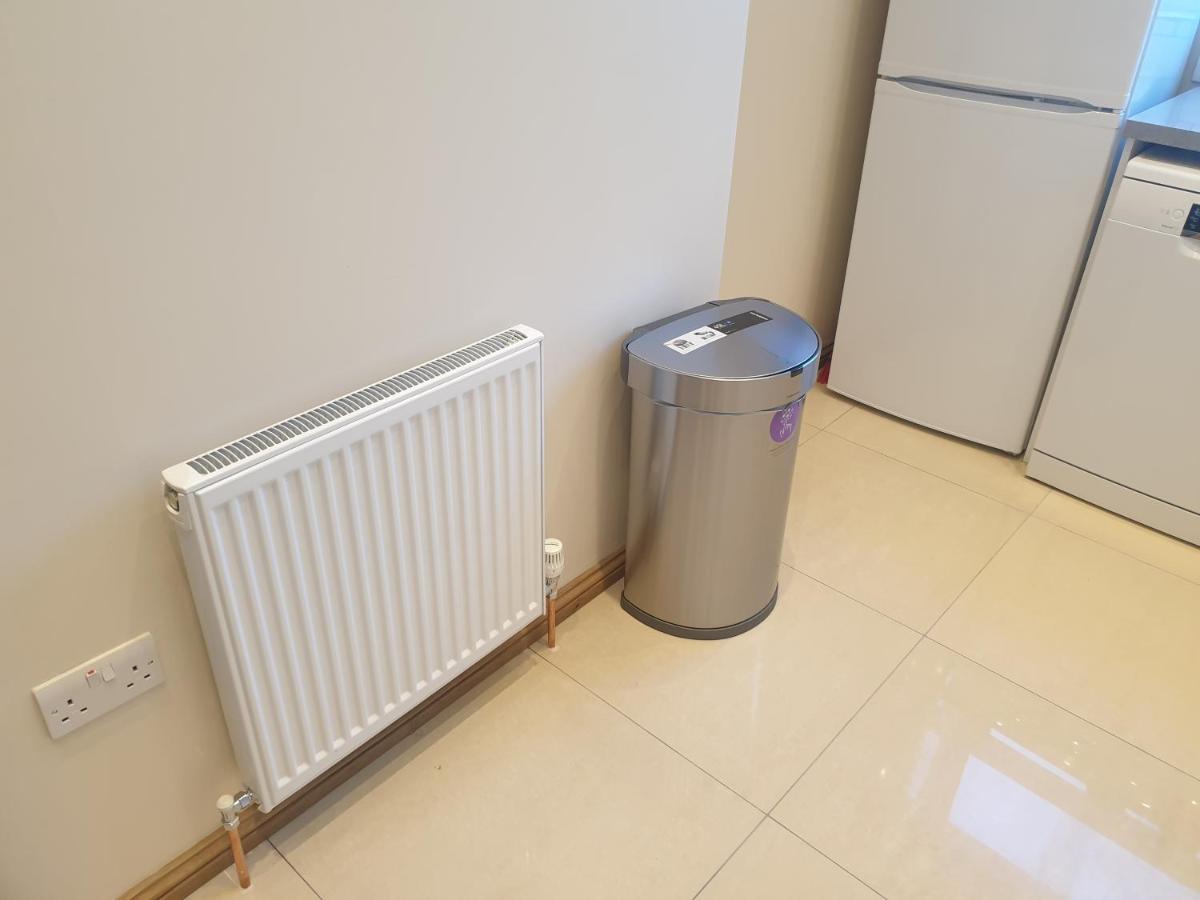 Luxury Spacious 2 Bedroom 4 Mins From Ilford Stn. Free Parking Apartamento Londres