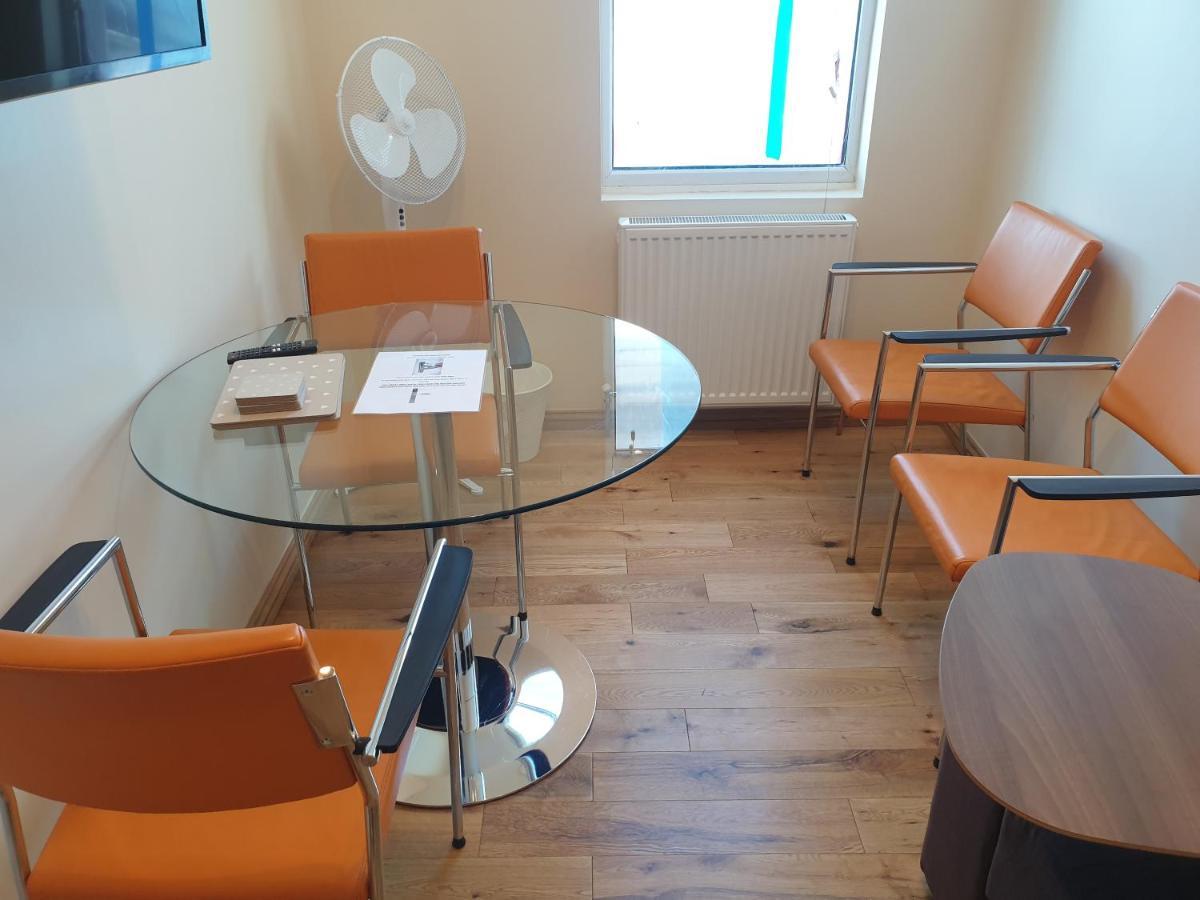 Luxury Spacious 2 Bedroom 4 Mins From Ilford Stn. Free Parking Apartamento