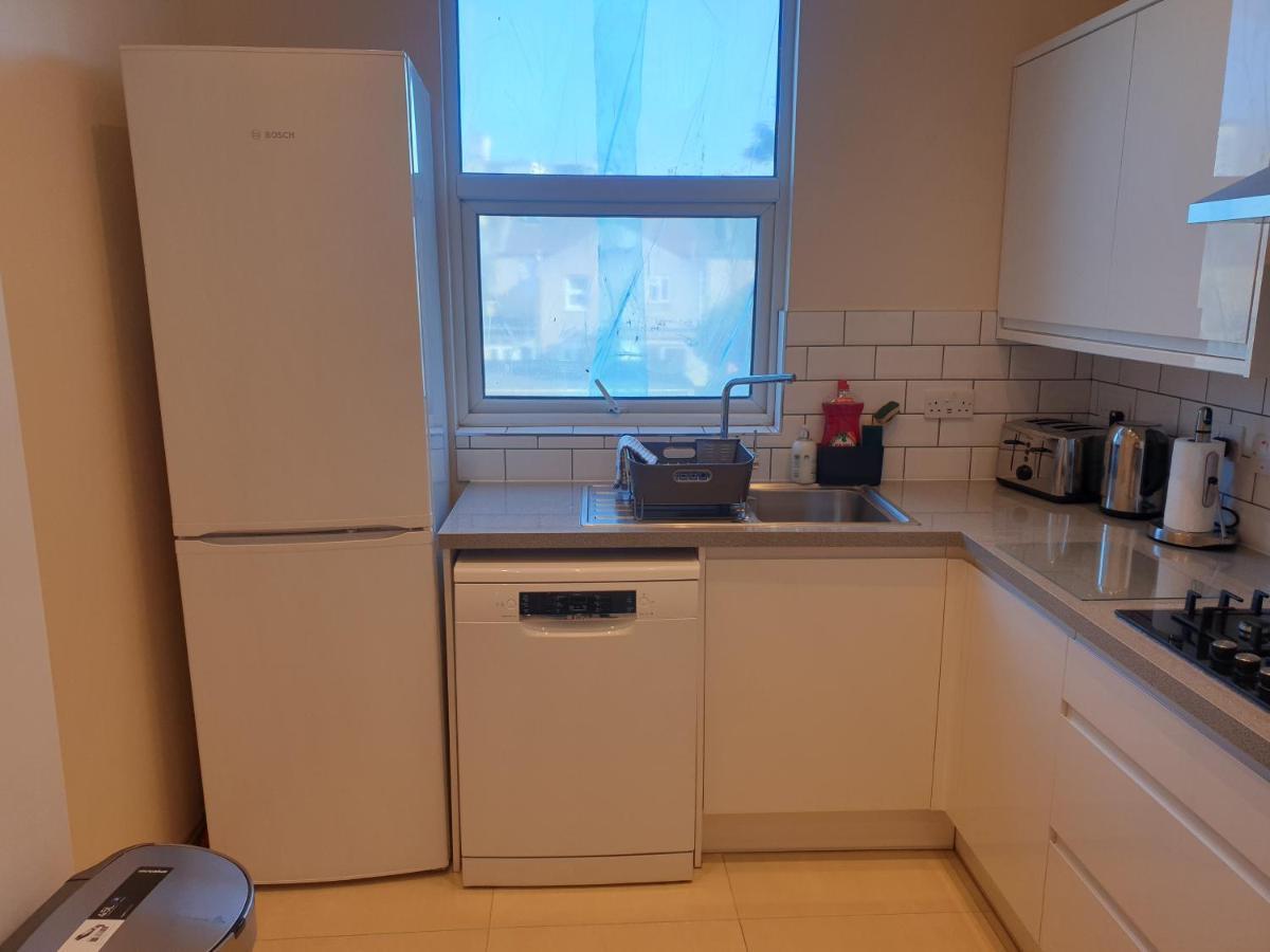 Luxury Spacious 2 Bedroom 4 Mins From Ilford Stn. Free Parking Apartamento *