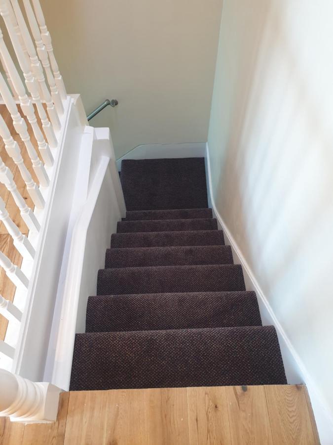 Luxury Spacious 2 Bedroom 4 Mins From Ilford Stn. Free Parking Apartamento Londres