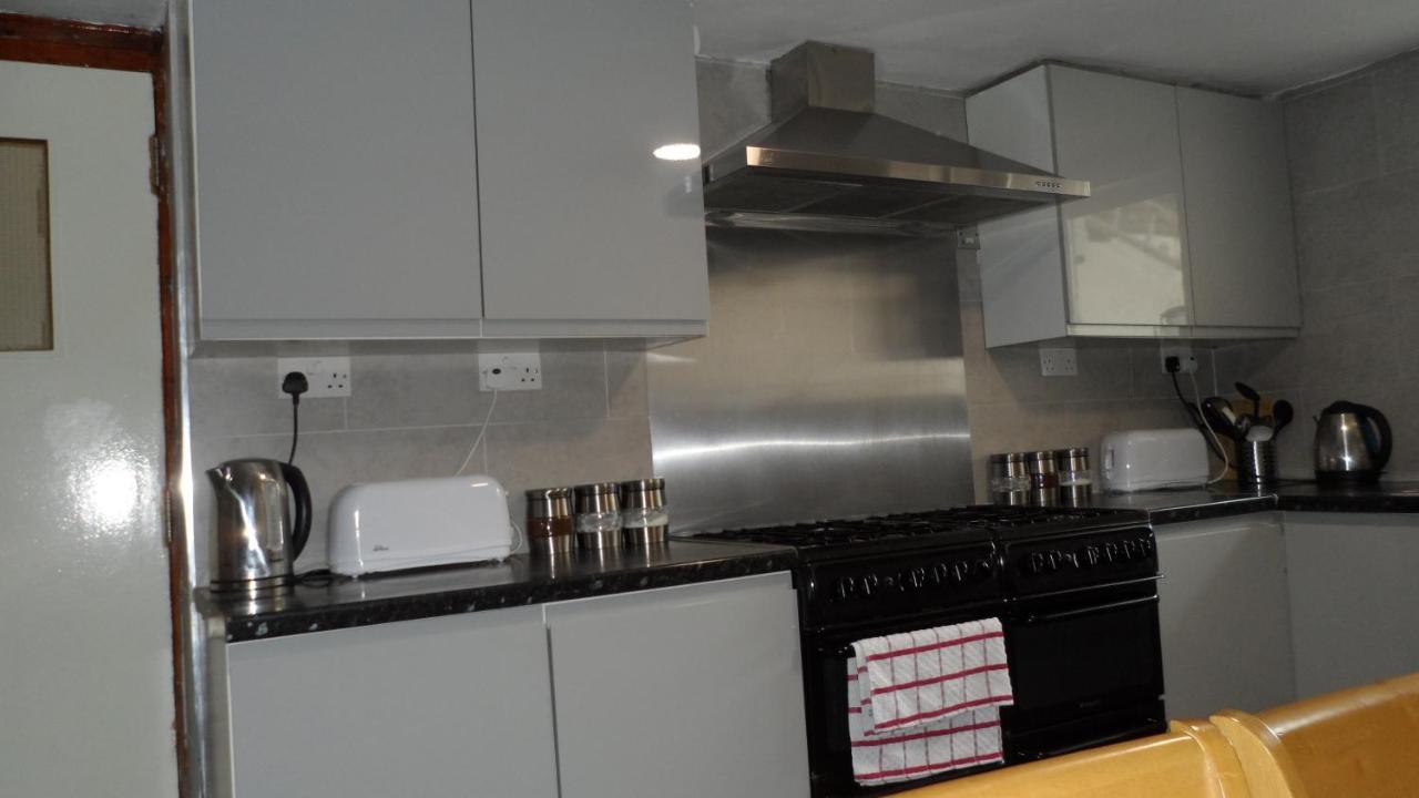 Ferienhaus Bubblesbnb 7 Bedroom House, 16 Beds, Sleeps 22 *