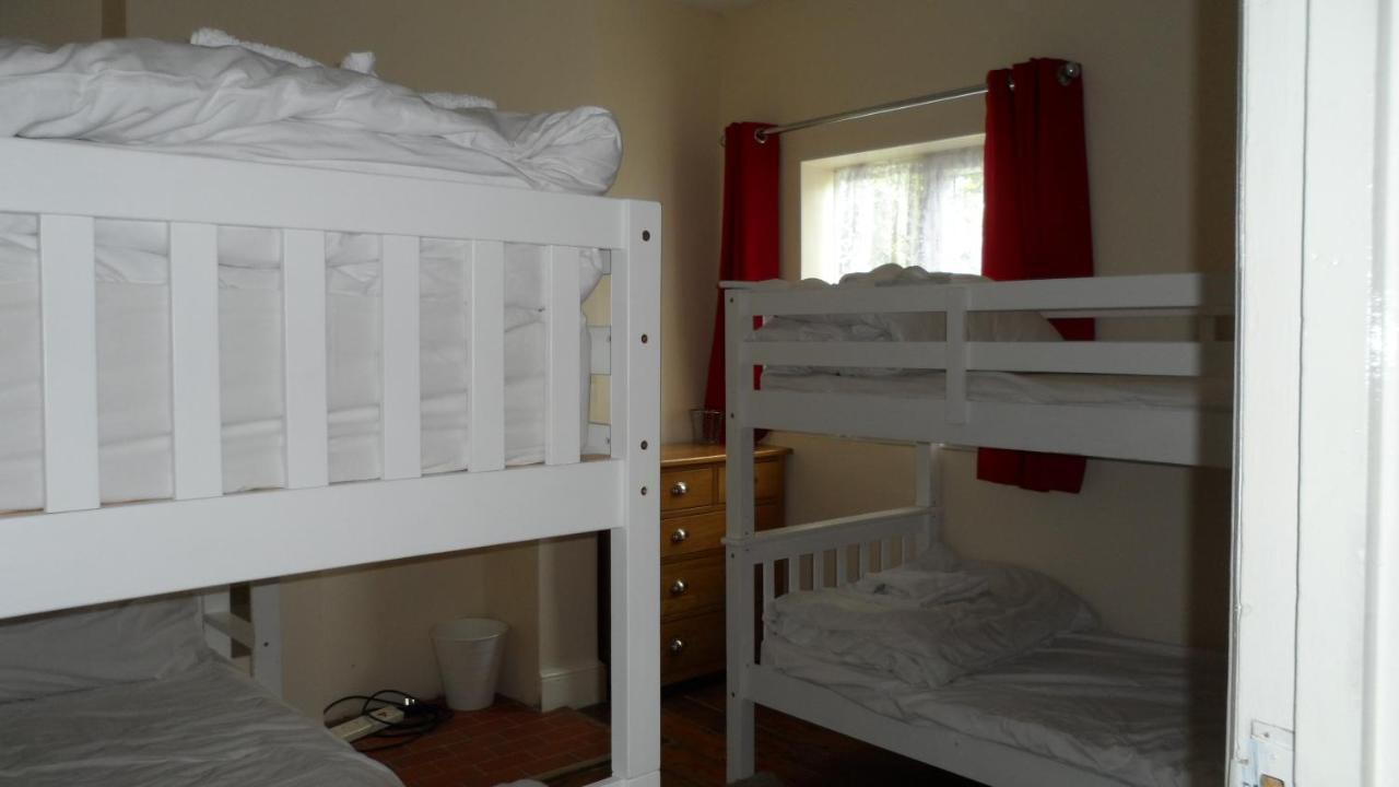 Bubblesbnb 7 Bedroom House, 16 Beds, Sleeps 22 London