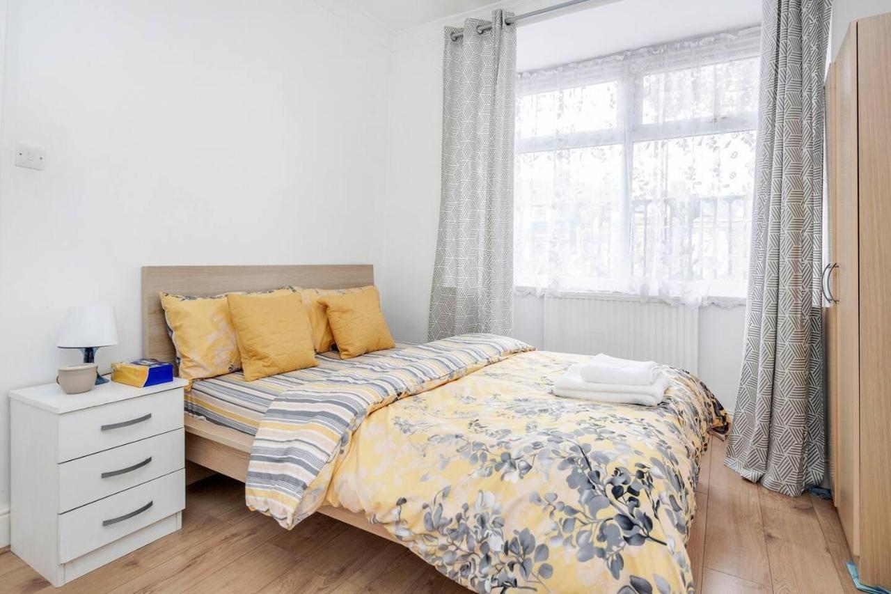 Impeccable And Welcoming 3-bed House In Сasa de vacaciones Londres