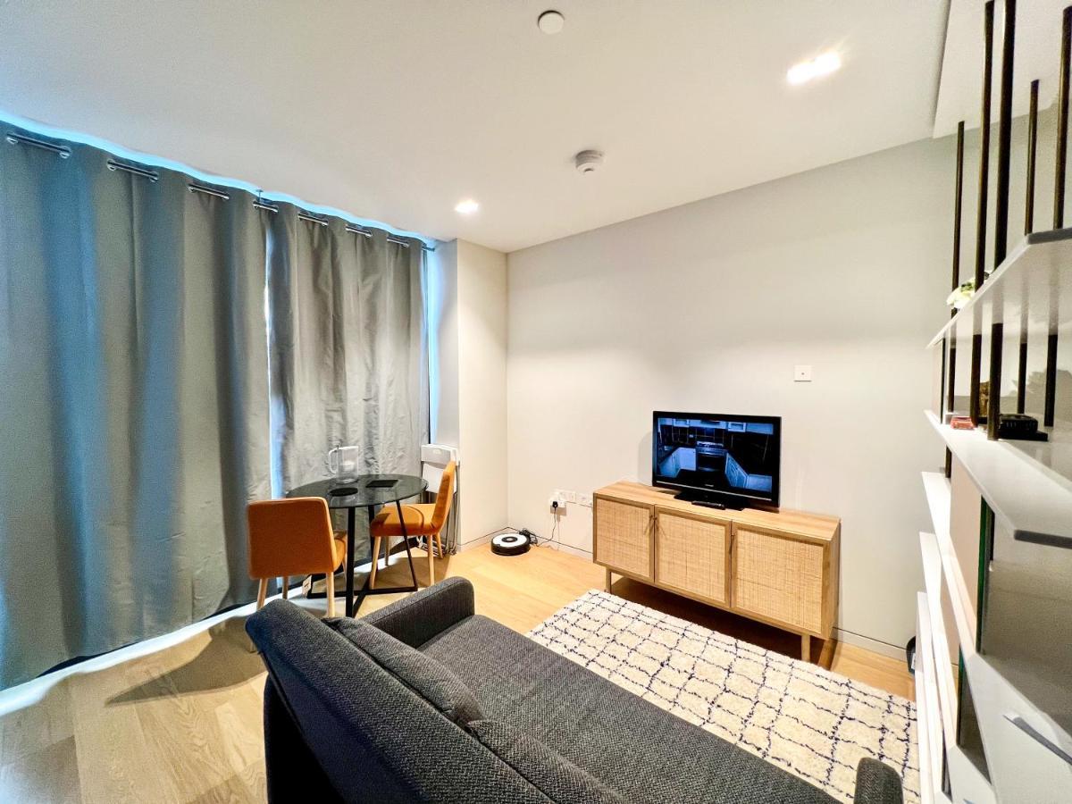 Deluxe Entire Studio Next To Eye & Trafalgar Square Apart-hotel