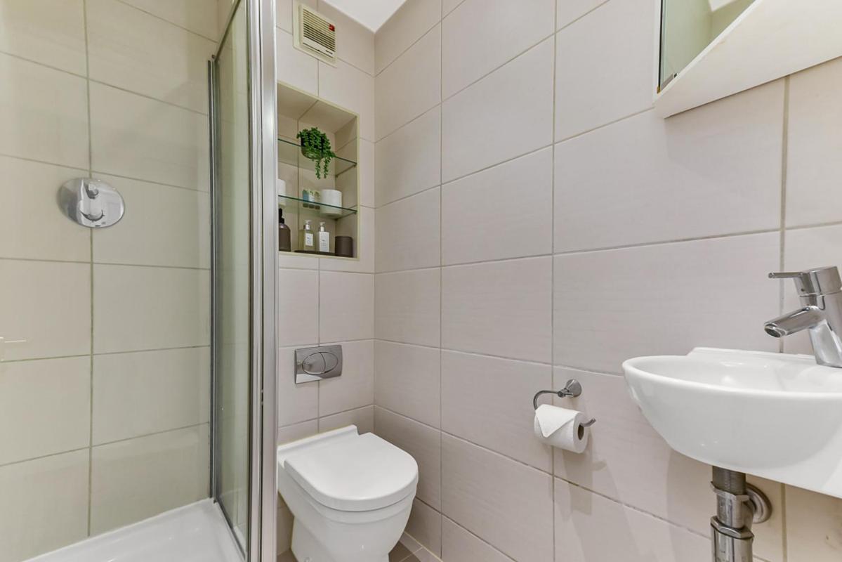 Spacious Cosy 2 Bed Flat, Apartamento Londres