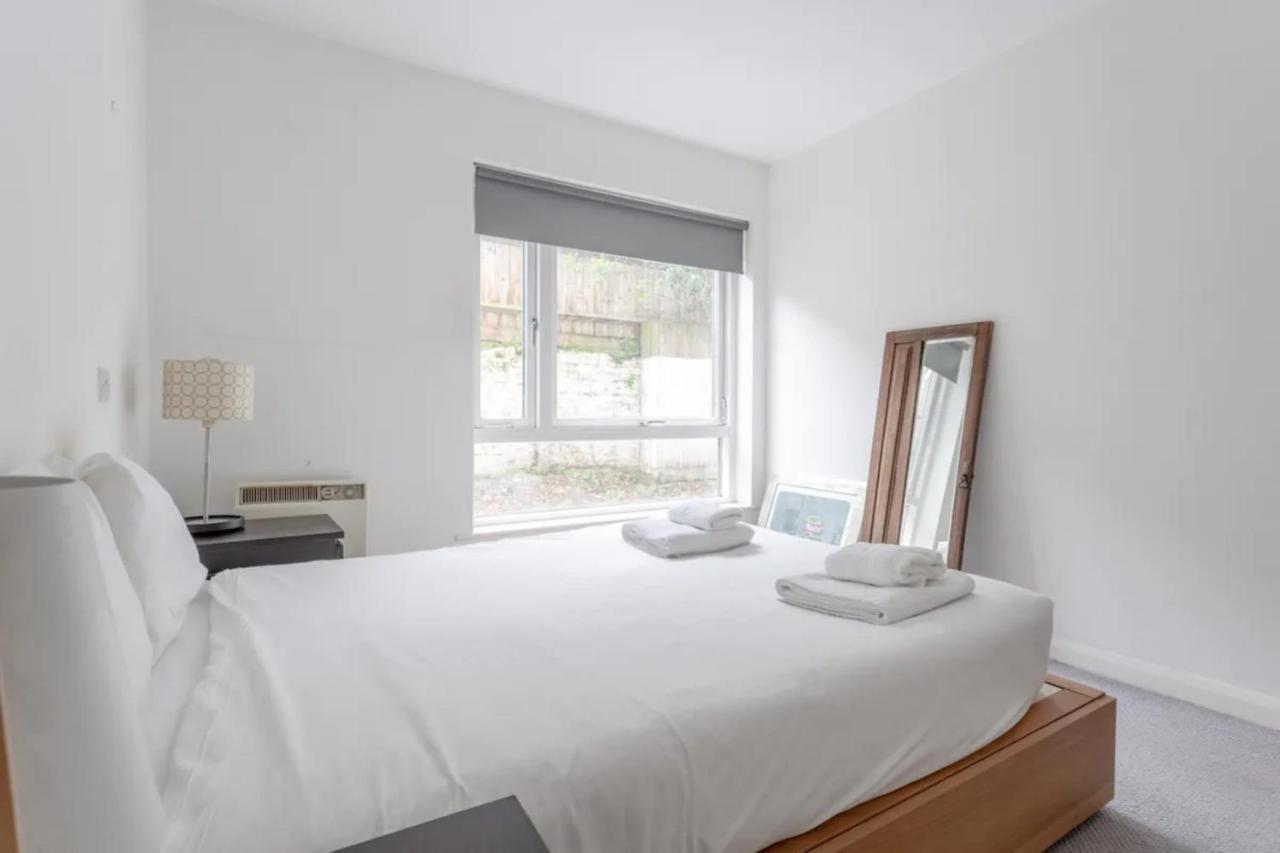 Spacious 1 Bed Near Shoreditch Park Apartment *