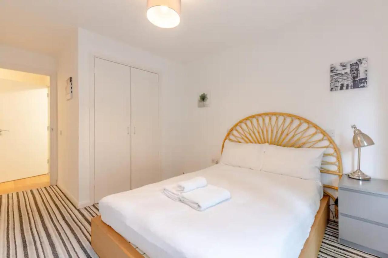 Spacious 1 Bed Near Shoreditch Park Apartment *
