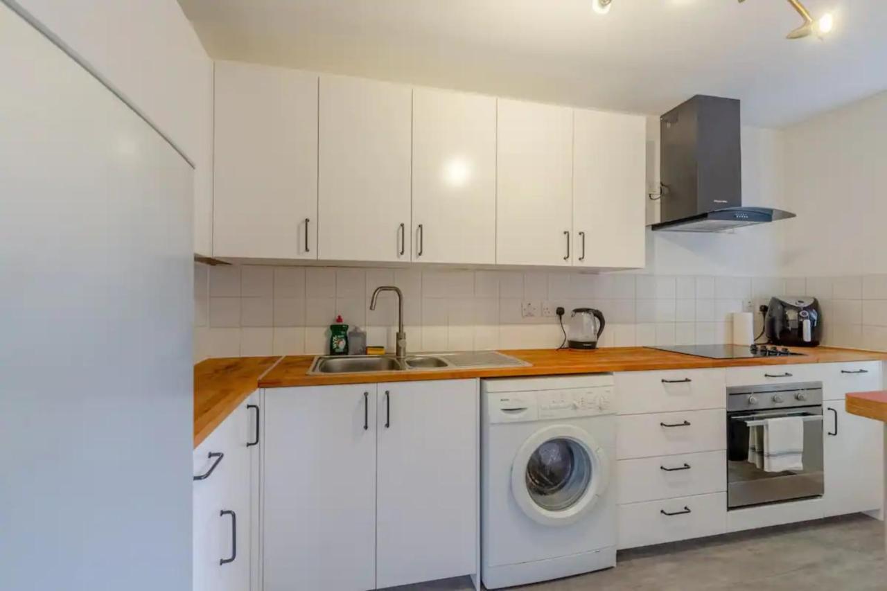 Spacious 1 Bed Near Shoreditch Park Apartment *