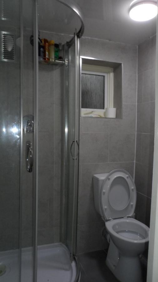 Bubblesbnb 7 Bedroom House, 16 Beds, Sleeps 22 *