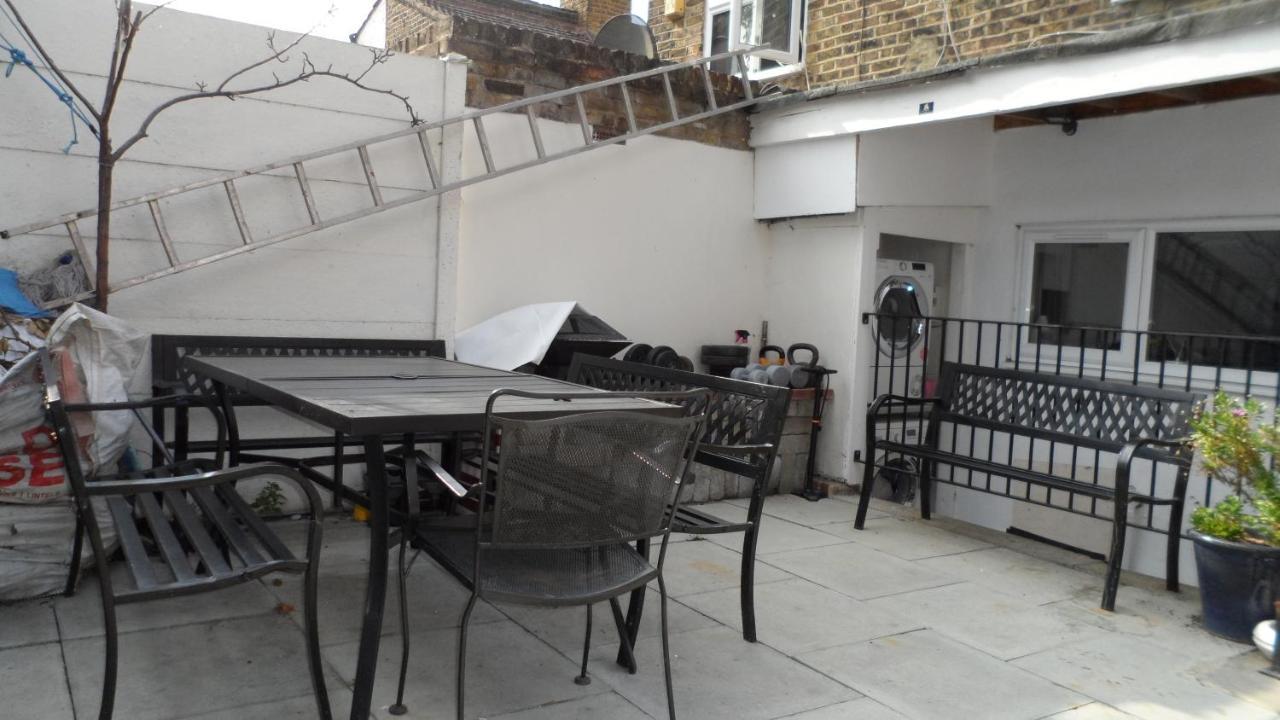 Bubblesbnb 7 Bedroom House, 16 Beds, Sleeps 22 London