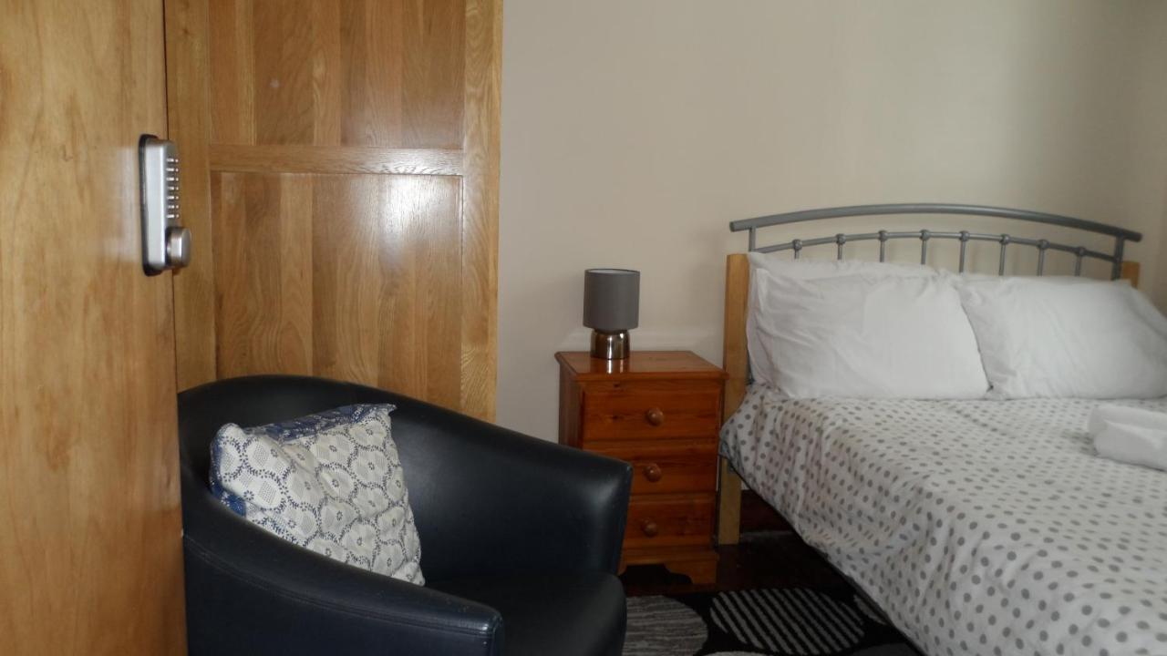 Bubblesbnb 7 Bedroom House, 16 Beds, Sleeps 22 *