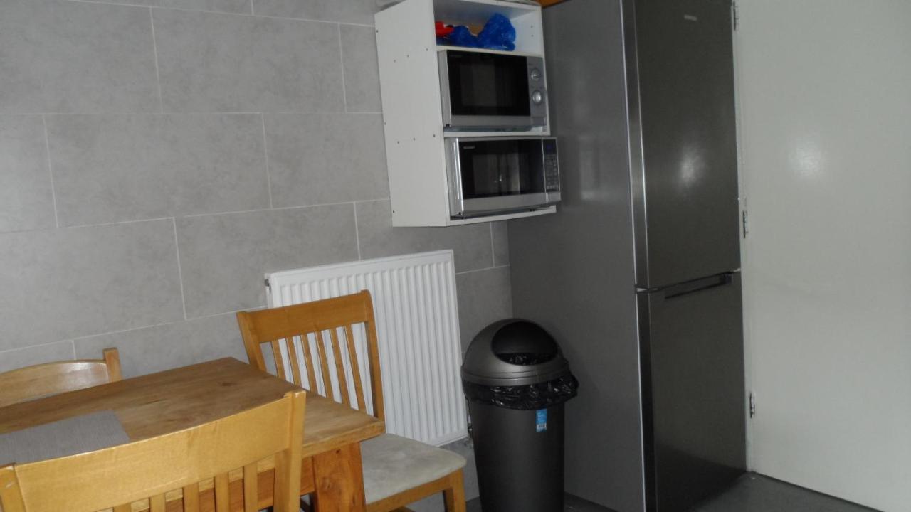 Bubblesbnb 7 Bedroom House, 16 Beds, Sleeps 22 London