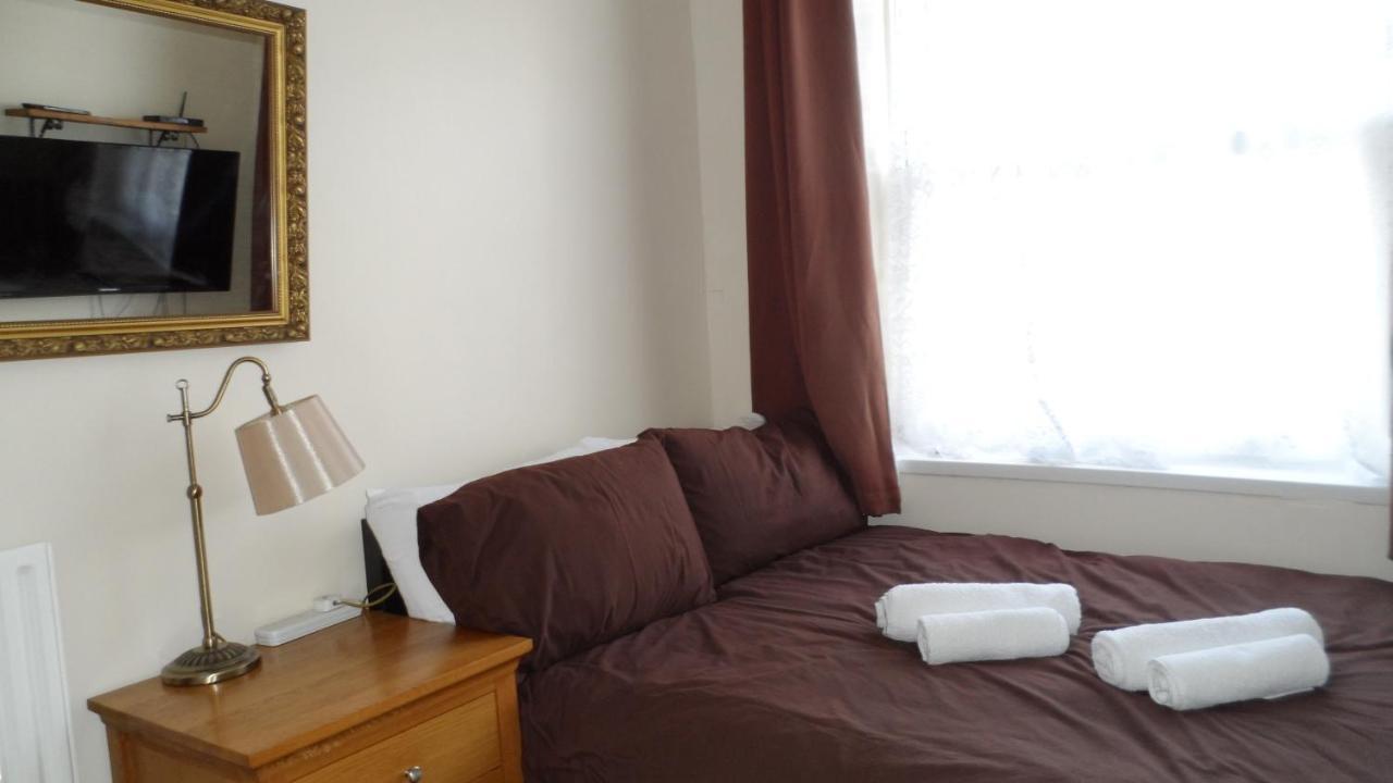 Bubblesbnb 7 Bedroom House, 16 Beds, Sleeps 22 Ferienhaus London