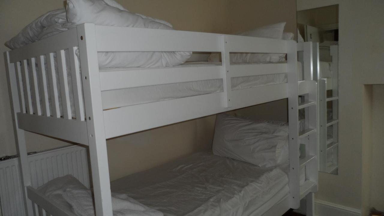 Bubblesbnb 7 Bedroom House, 16 Beds, Sleeps 22 * London