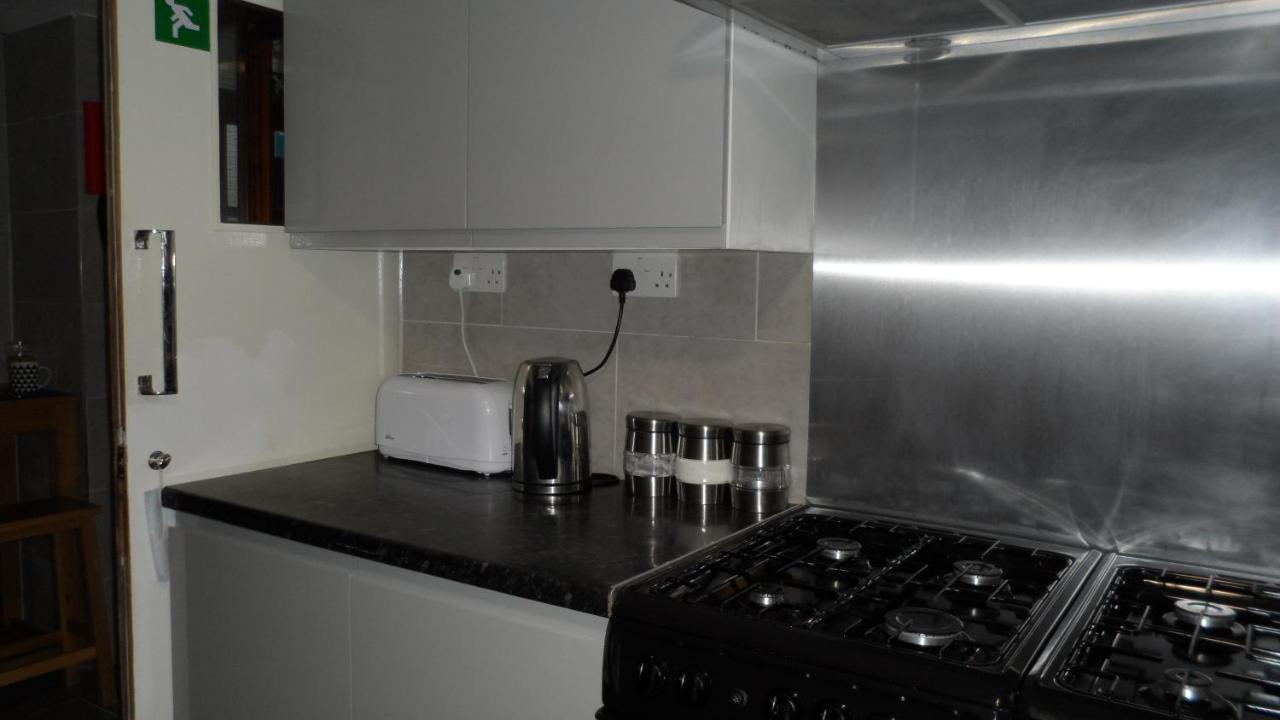 Bubblesbnb 7 Bedroom House, 16 Beds, Sleeps 22