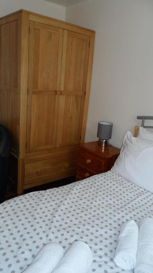 Bubblesbnb 7 Bedroom House, 16 Beds, Sleeps 22 *