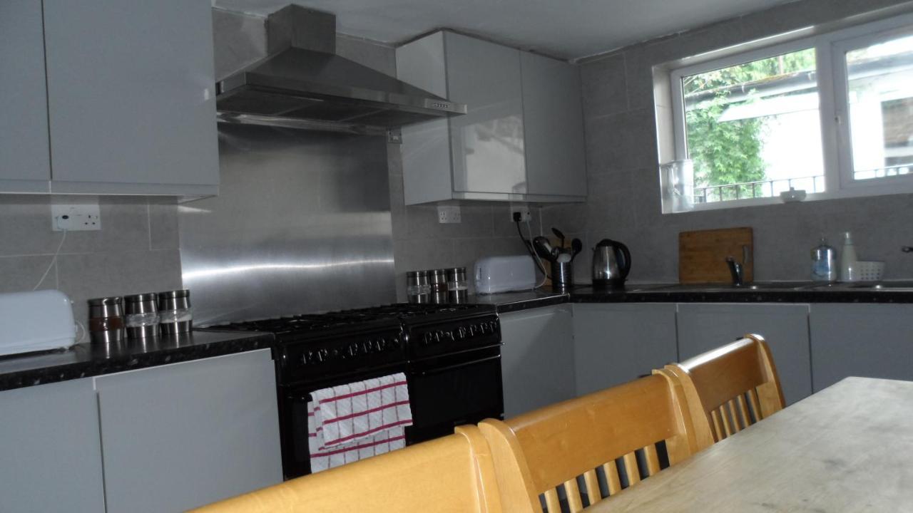 Bubblesbnb 7 Bedroom House, 16 Beds, Sleeps 22 Ferienhaus *