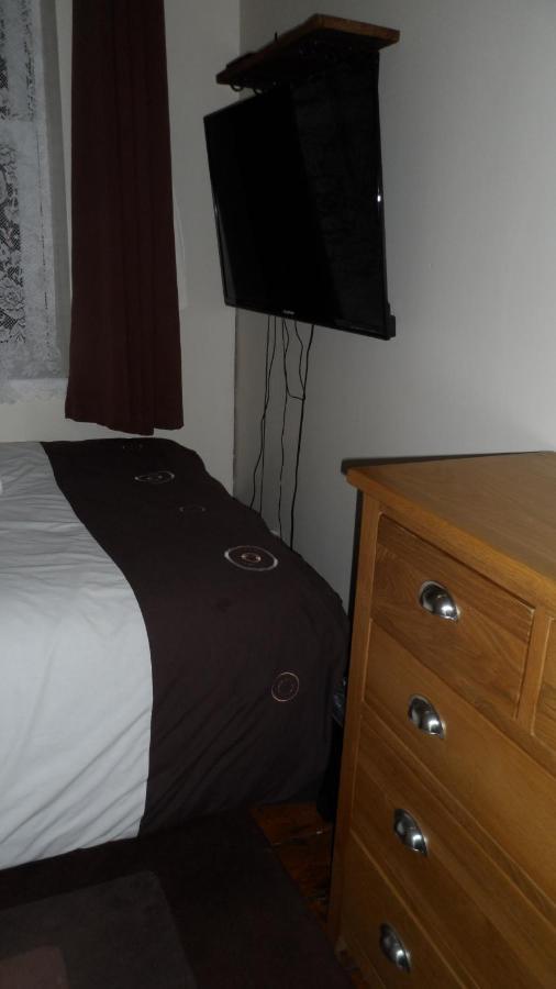 Bubblesbnb 7 Bedroom House, 16 Beds, Sleeps 22 *