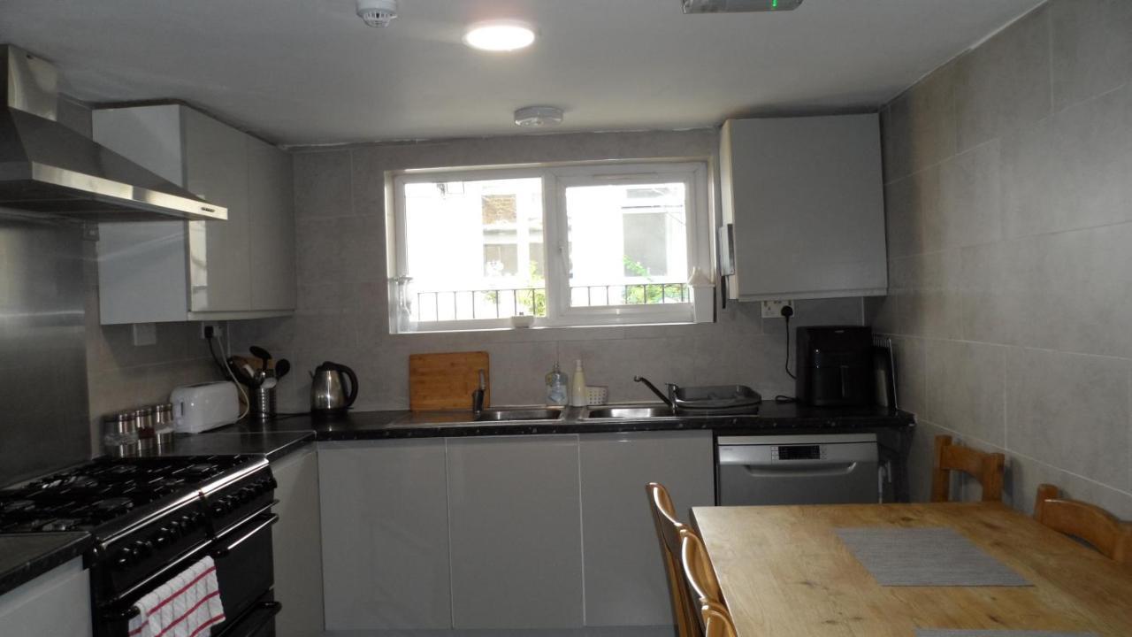 Bubblesbnb 7 Bedroom House, 16 Beds, Sleeps 22