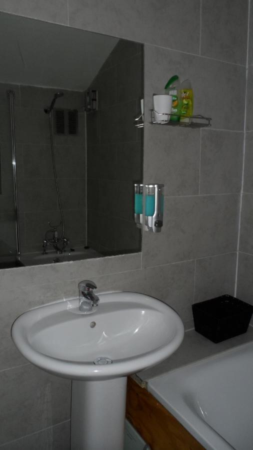 Bubblesbnb 7 Bedroom House, 16 Beds, Sleeps 22 Ferienhaus London