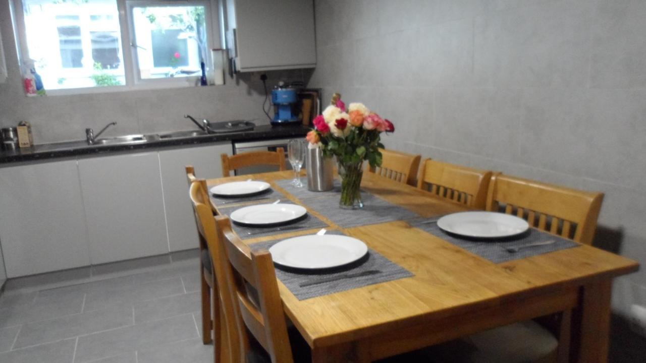 Bubblesbnb 7 Bedroom House, 16 Beds, Sleeps 22 Ferienhaus London