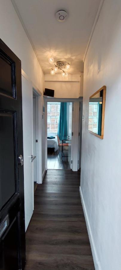 Location Location Location, Whole For You! Apartamento