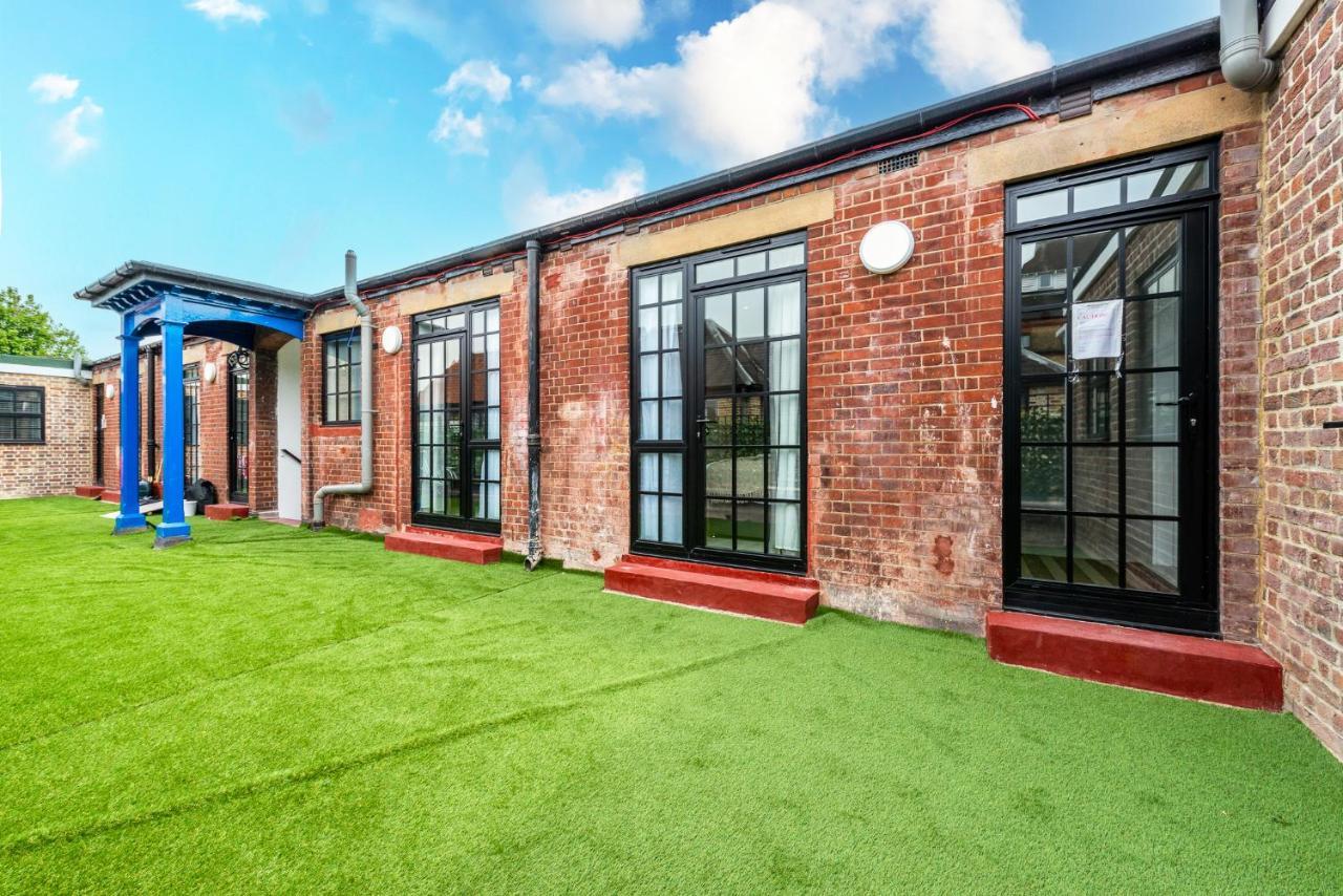 Lovely 1 Bedroom With Outdoor Space