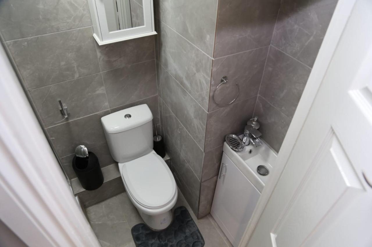 Chalet A A Guest Inviting Studio Woolwich