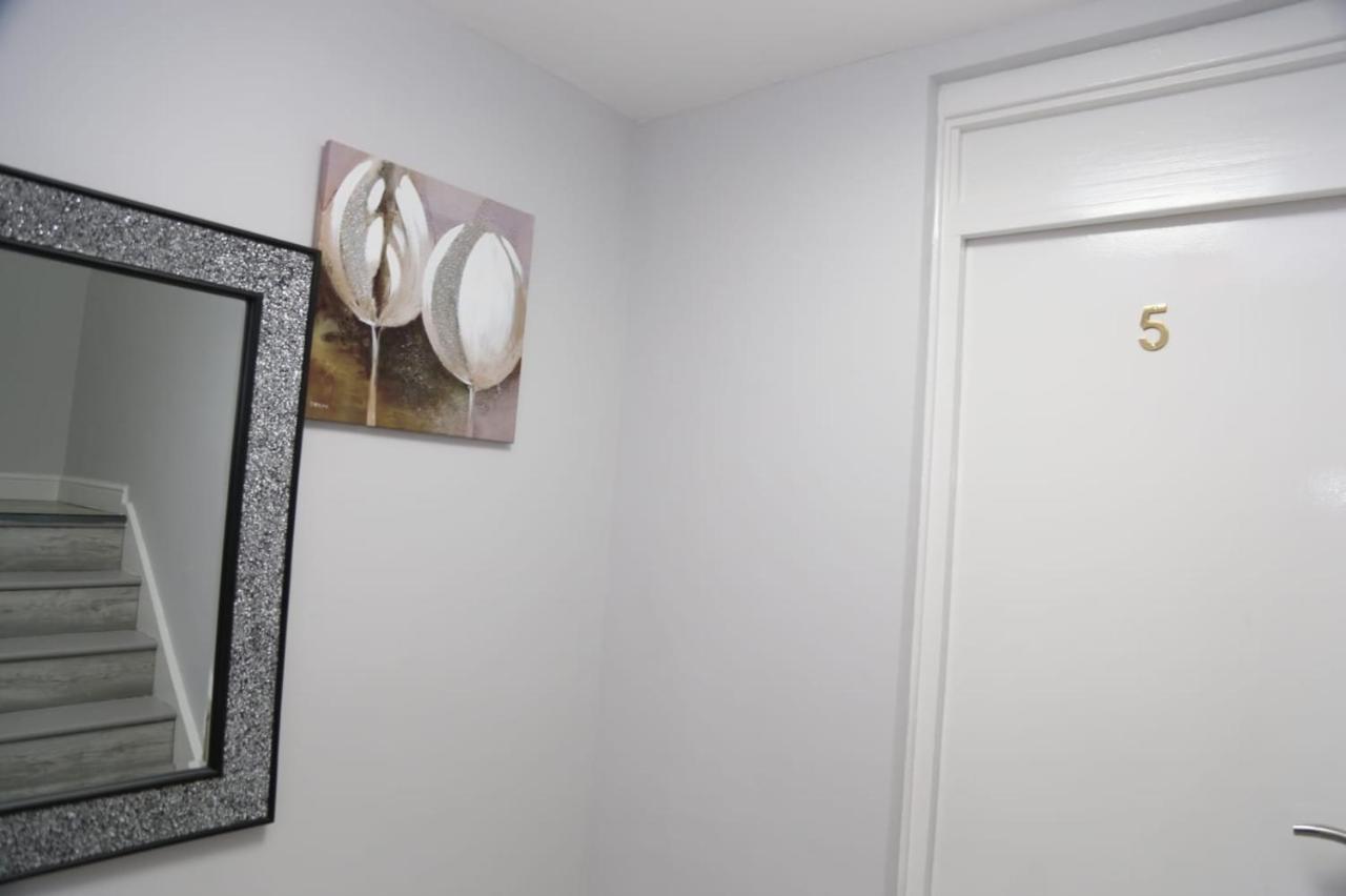 A A Guest Inviting Studio Woolwich *