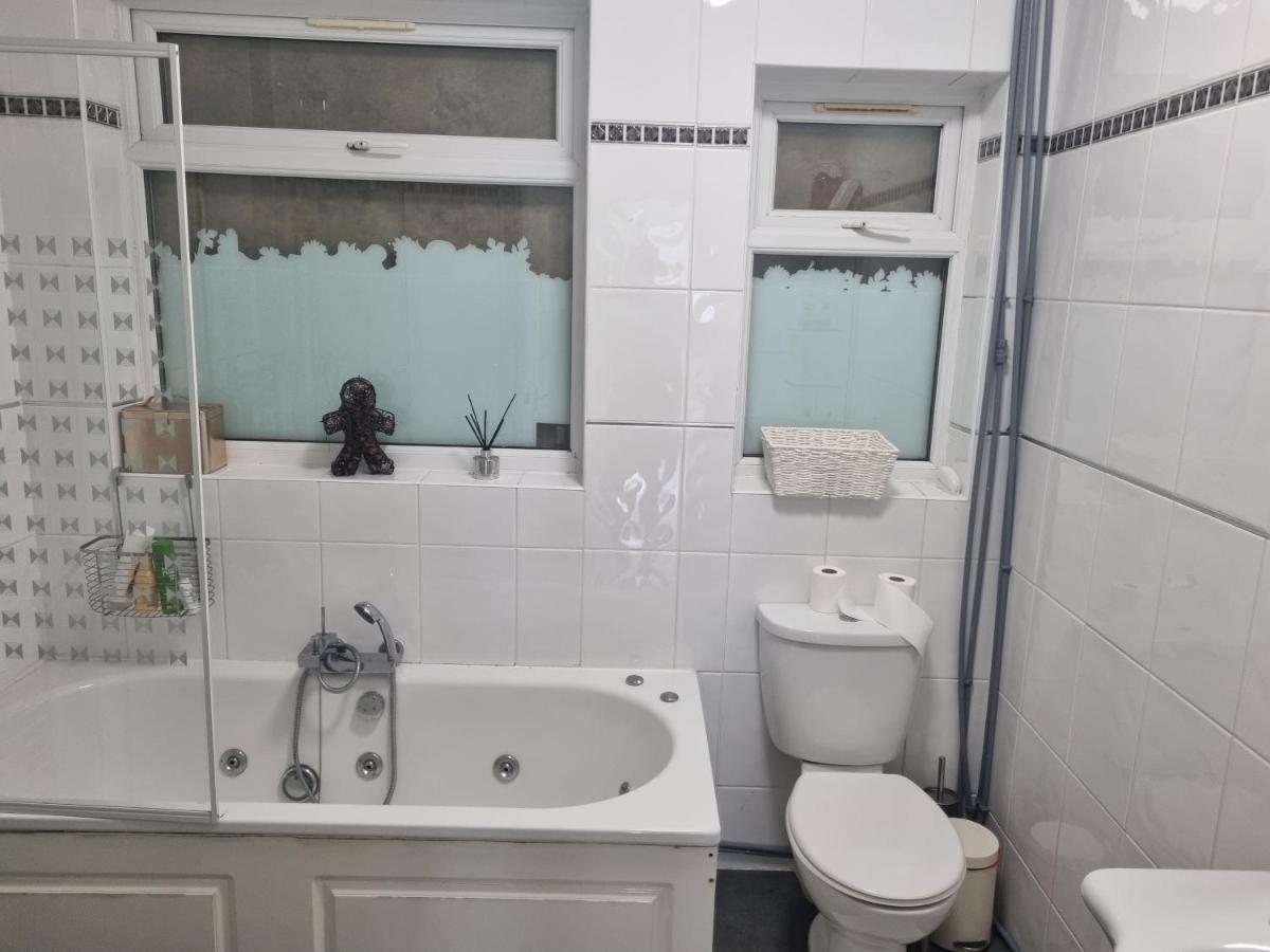 Guess Bungalow Wembley *