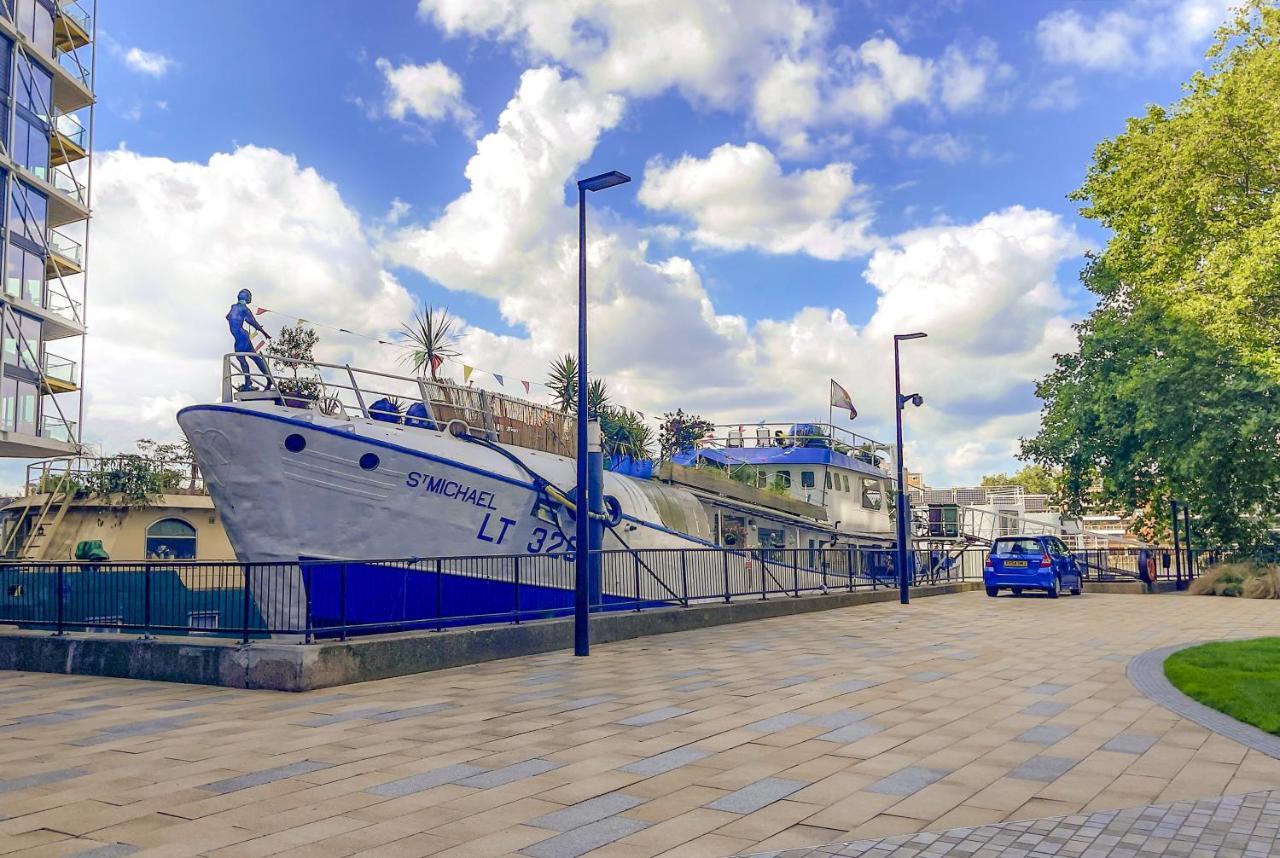 One Of A Kind - Converted Ship In The Heart Of Bateau-hôtel *