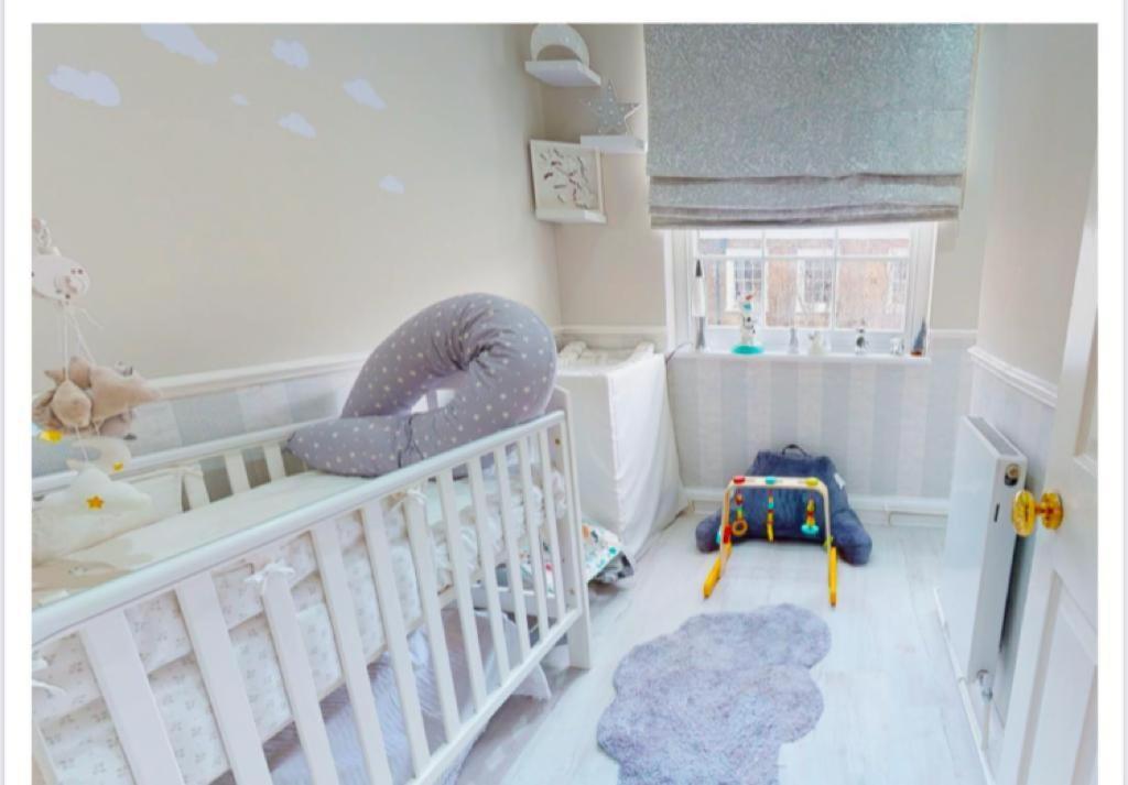 4 Bedrooms Villa, Hugh Street Central Villa *