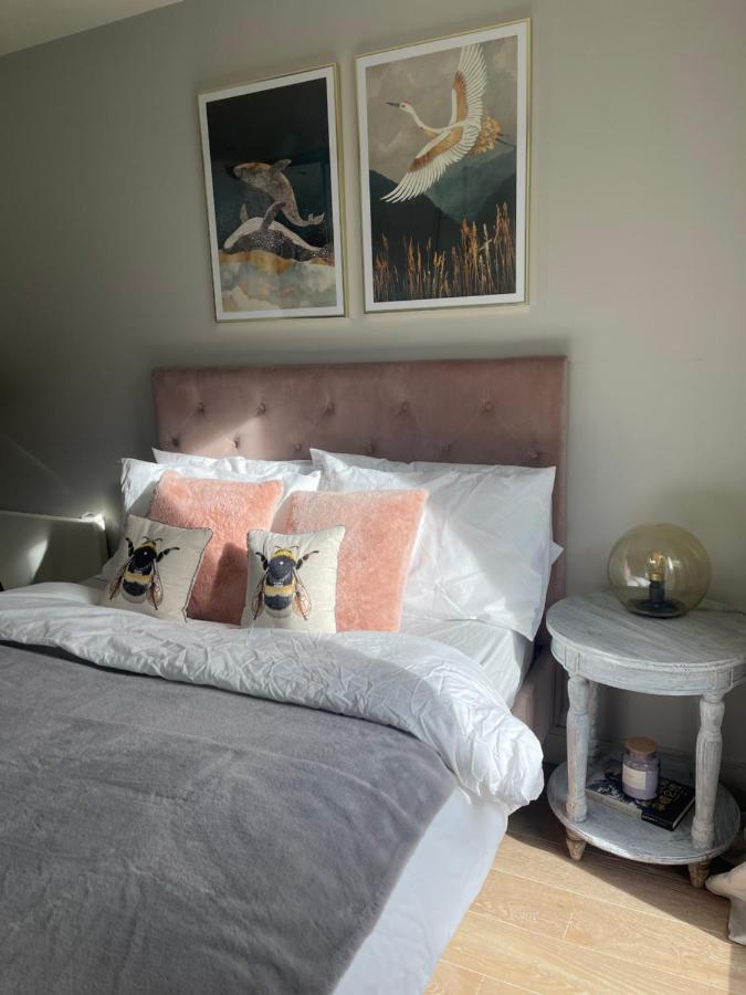 Chelsea Riverside Morden, Chic One Bed * Londen