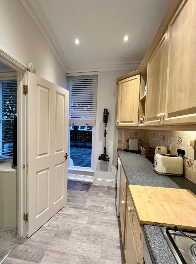 Apartamento Stylish One-bedroom With Private Patio In Zone 2 Londres