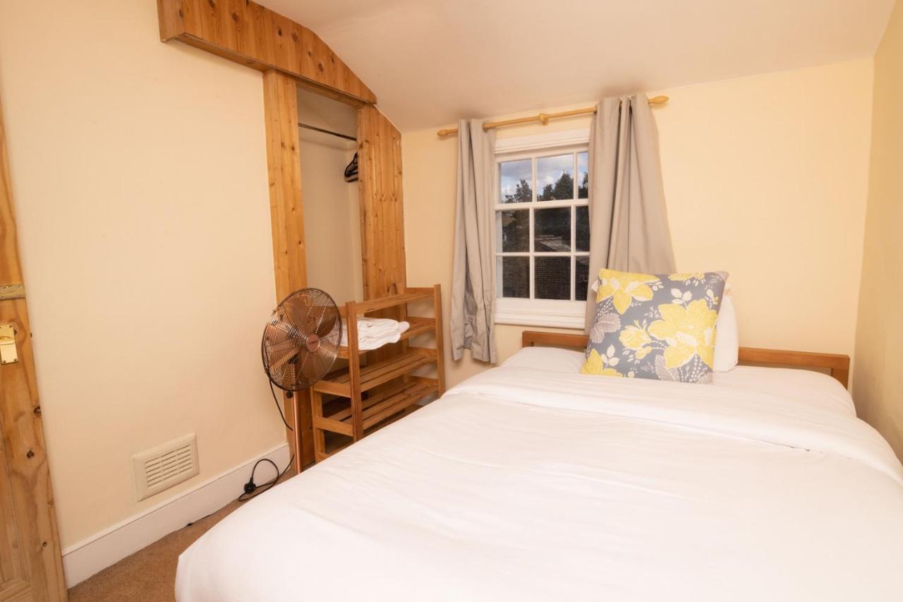 The Angel Place Hideaway - Fair 4bdr House With Terrace Appartement *