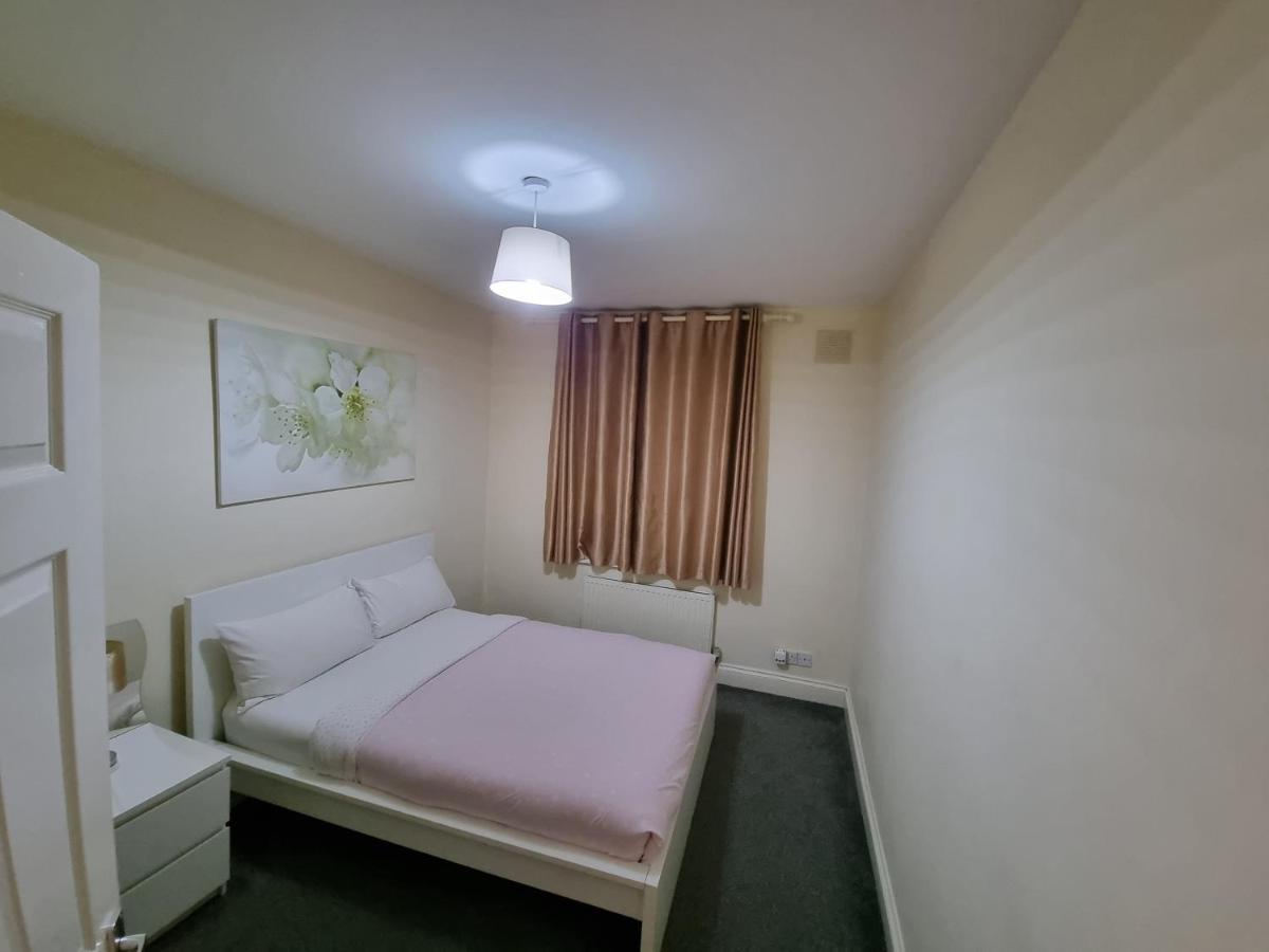 Privatunterkunft Guess Bungalow Wembley *