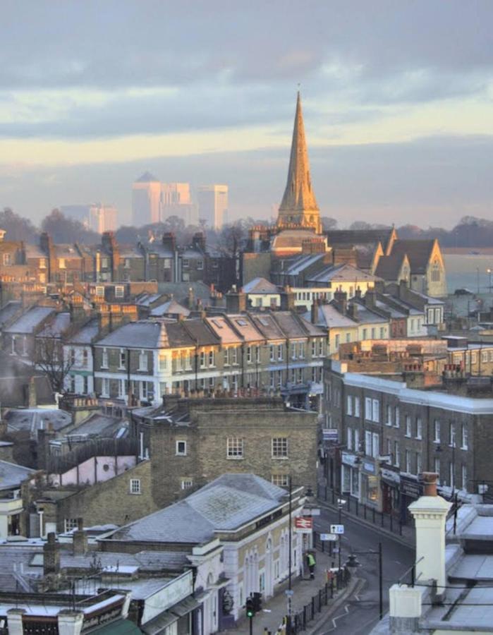 Elegant & Spacious Parkside 2-bedroom 2-bathroom Flat In Period Building On Blackheath Common - Private Entrance, Great Greenwich Location, Easy For O2 Arena And City! *