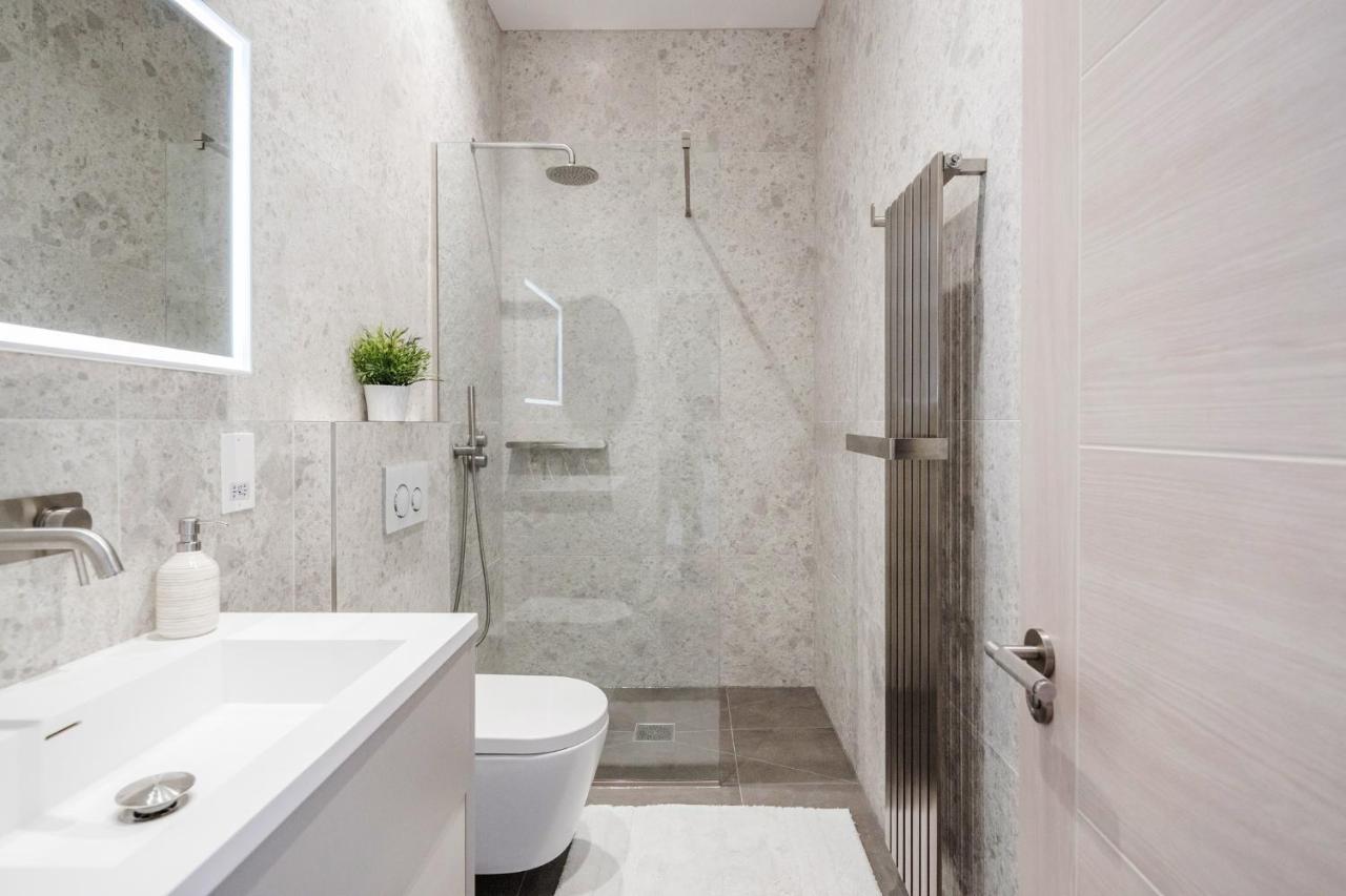 Beautiful 2 Bedrooms Split Level Fulham Apartment London