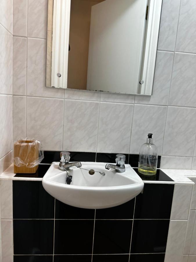 Love From Chelsea Large One Bed Superb Location Sloane Avenue Sw3 *