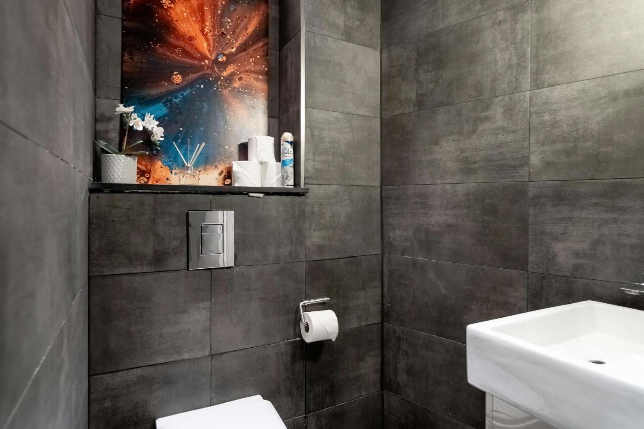 Stunning Camden House With Private Terrace & Free Parking Vakantiehuis