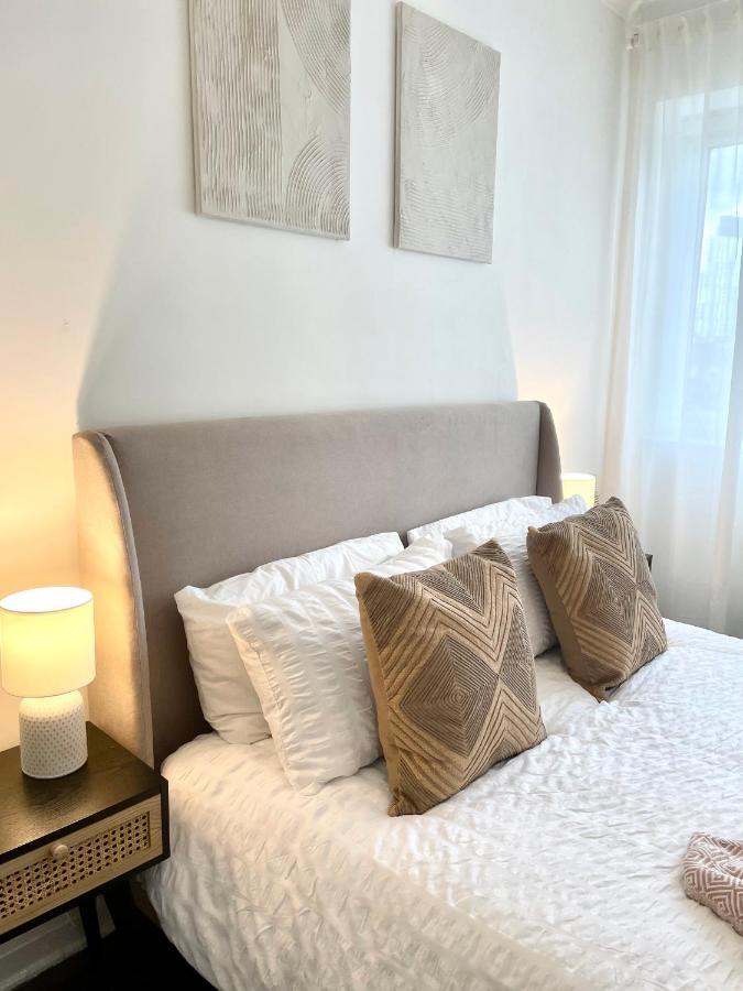 Newly Refurbished 2 Bedroom In South * Londen