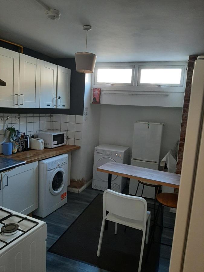 Single Bedrooms With Wifi And Underbed 10 Séjour chez l'habitant