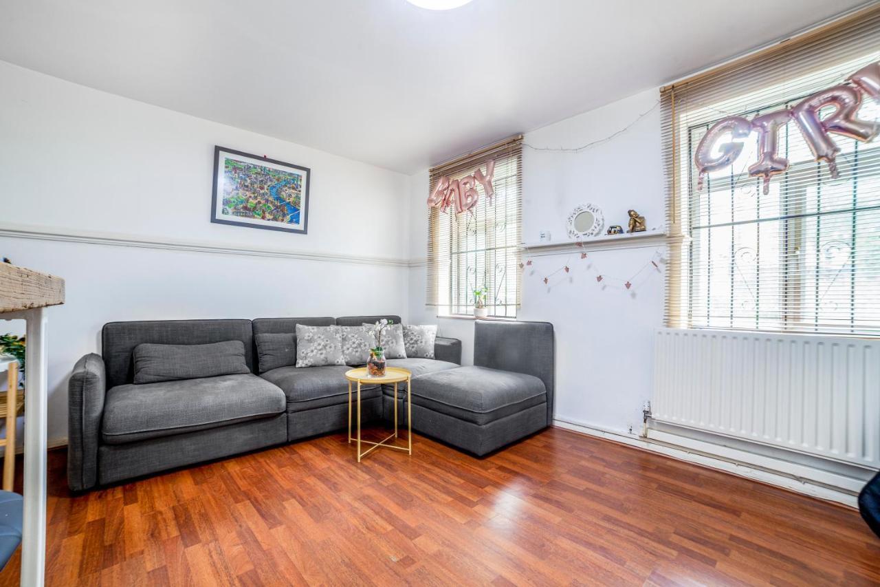 2 Story On The Ground Floor At Clapham North London