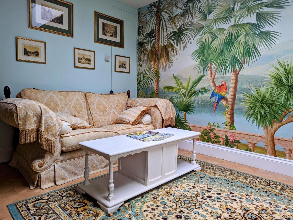 Spacious Refurbished Flat With A Garden Near Tube, Train, Thames And The Center Londres