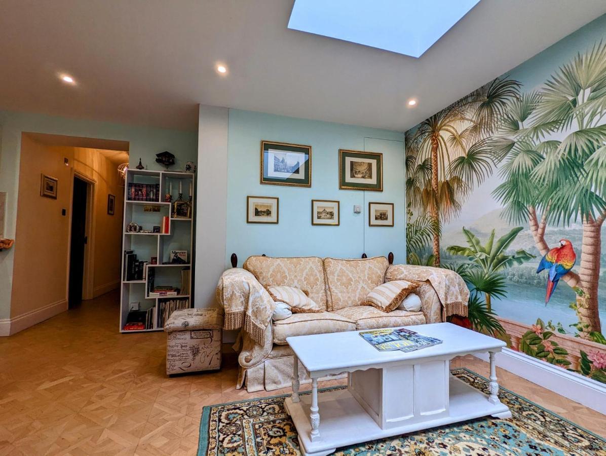 Spacious Refurbished Flat With A Garden Near Tube, Train, Thames And The Center * Londres