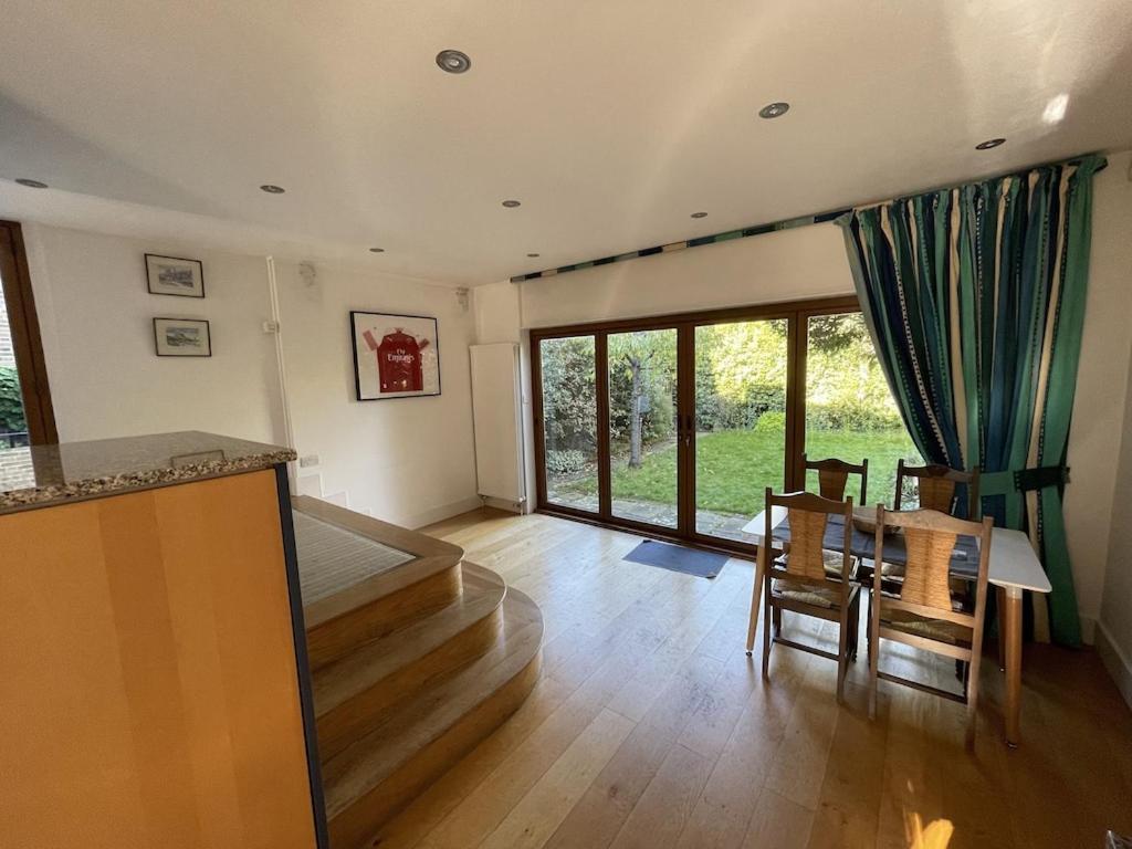Beautiful 5-bedroom Townhouse Apartamento