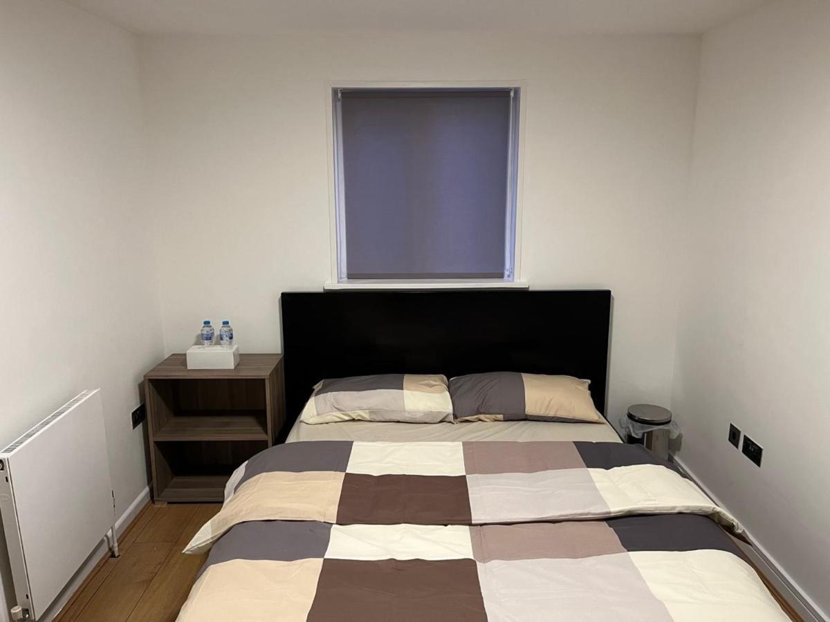 Three Bedroom House In Tooting By Star