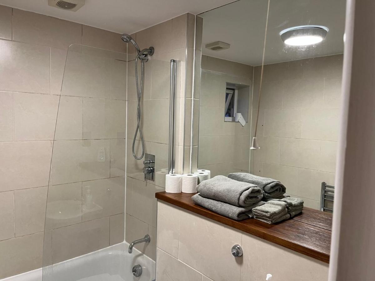 Three Bedroom House In Tooting By Star Londres